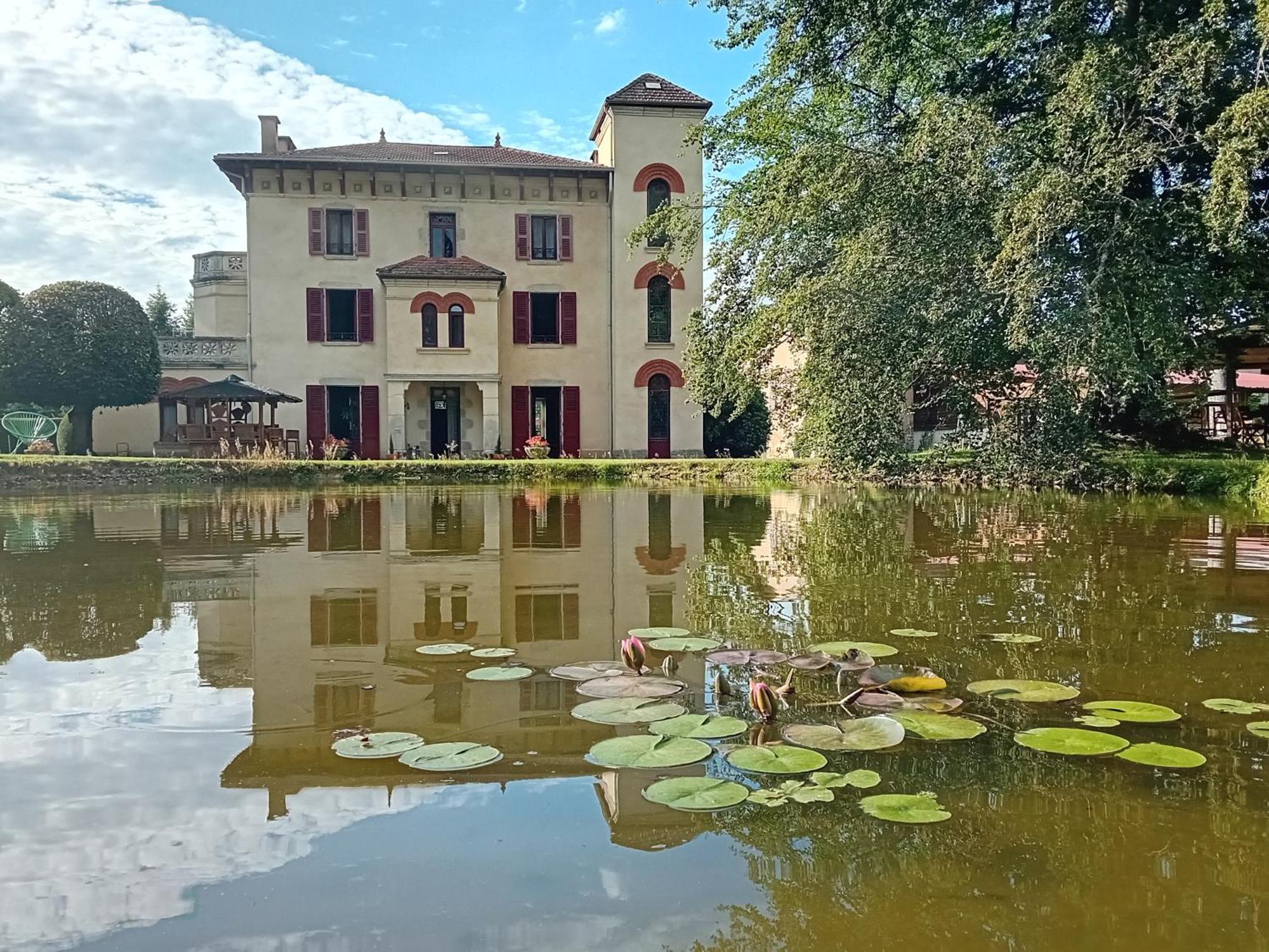 Domaine De Marchal - Chambres Et Table D'Hotes Celles-Sur-Durolle Εξωτερικό φωτογραφία